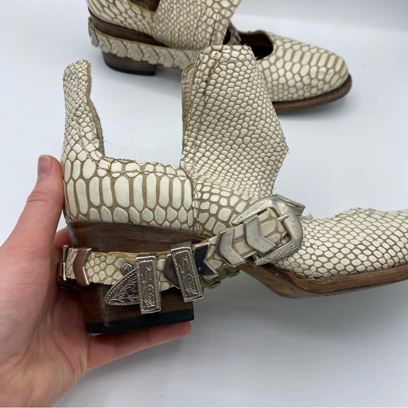 Freebird by Steven Blade White Snake Skin Booties Size 7 Western - Picture 2 of 11